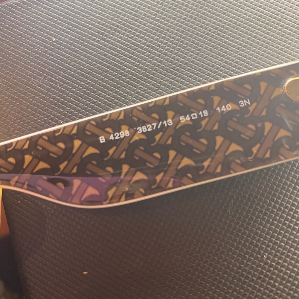 Sold❌Burberry 54mm Butterfly sunglasses 🔥 - Picture 16 of 16